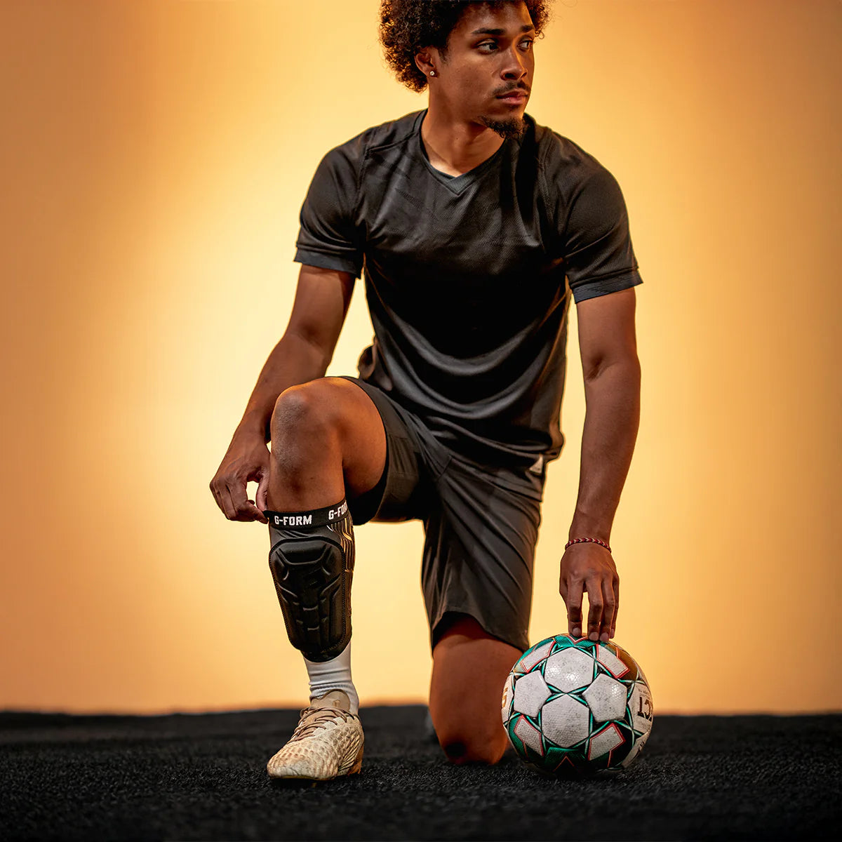 ESPINILLERAS YOUTH V2 SHINGUARD NOC-BLK/GLOSS BLK