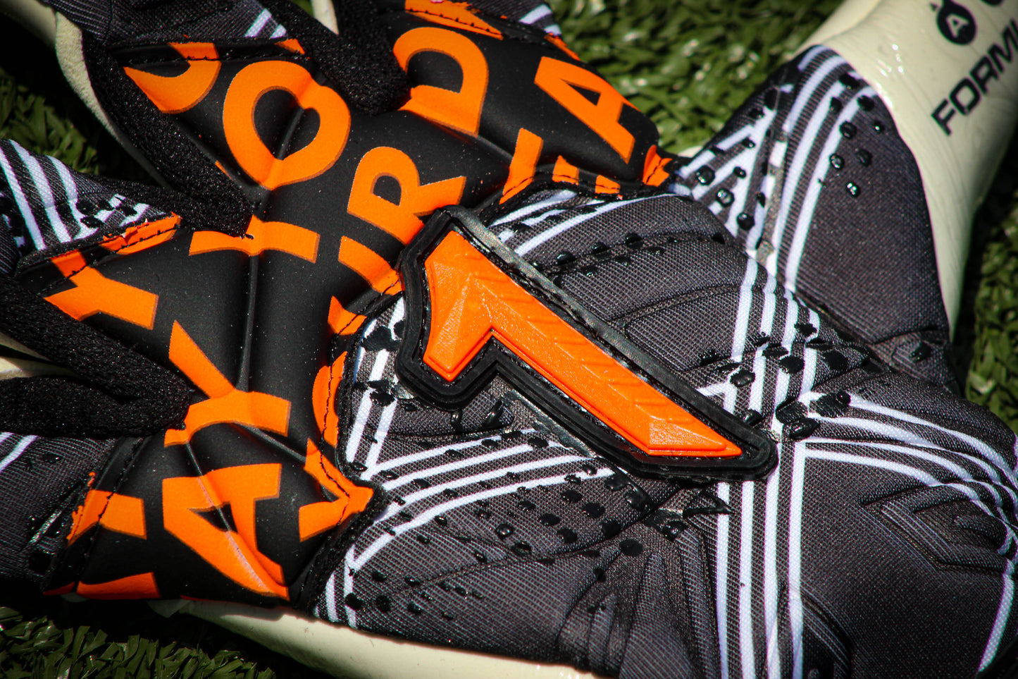 GUANTES DE PORTERO RINAT P1AY INSANE PRO